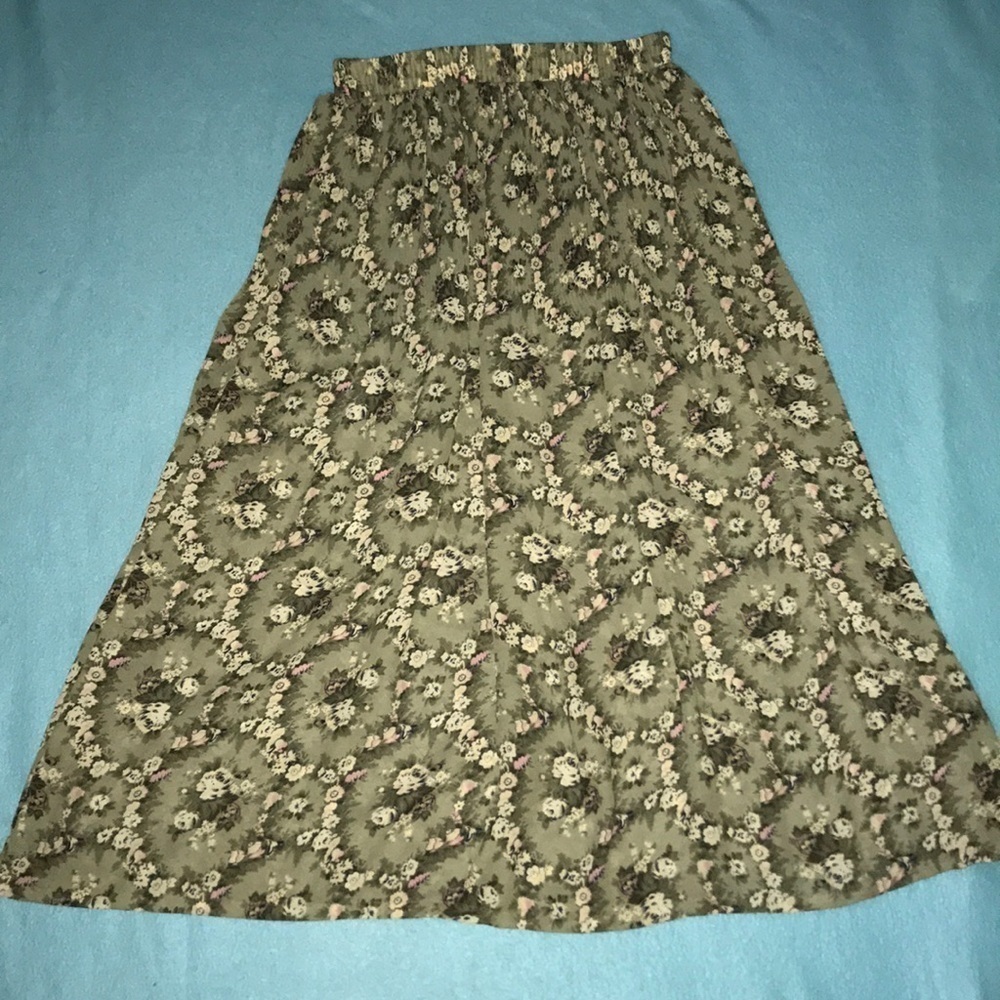 𝅺SAG Harbor floral pleated skirt elastic waistband size M